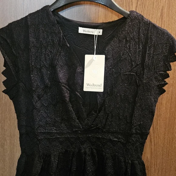 Chic Black Lace Midi Dress - Picture 3 of 4